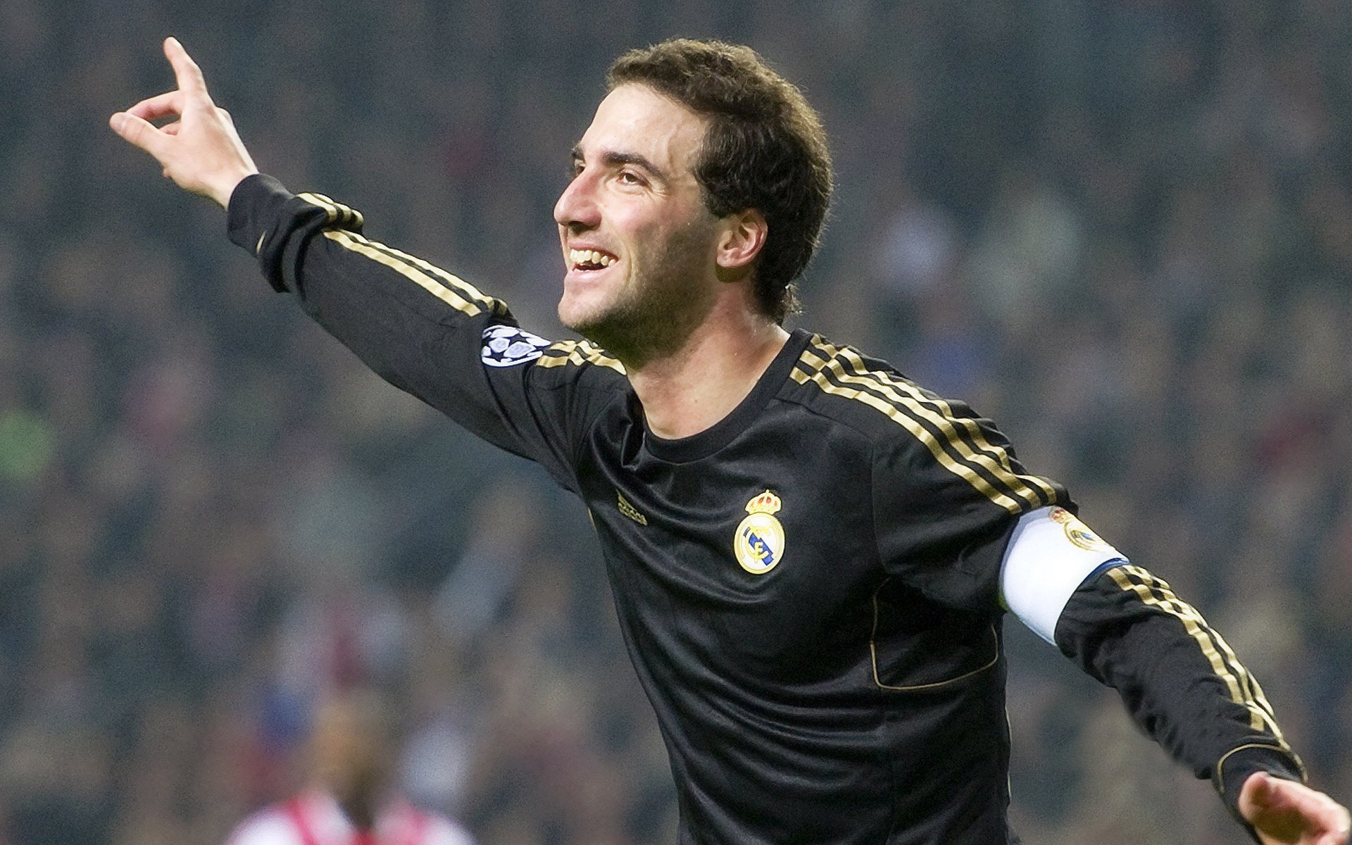 库里与80激战拜仁分钟，反败为胜胜负难料！，莱万多夫斯基焦点对战气势如虹延续